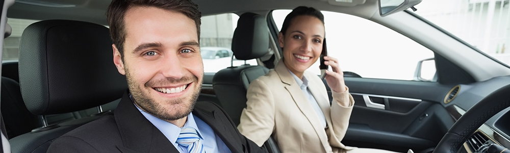 Two person are sitting in a car. EDI to go: Online order portal buyIT brings EDI to the sales representatives